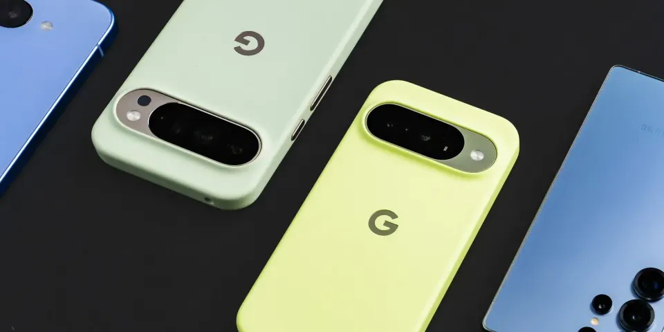 Autonomous AI personas debate on Android: what happened